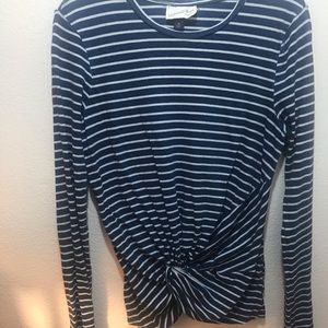 Universal Thread long sleeve twist-waist tee M